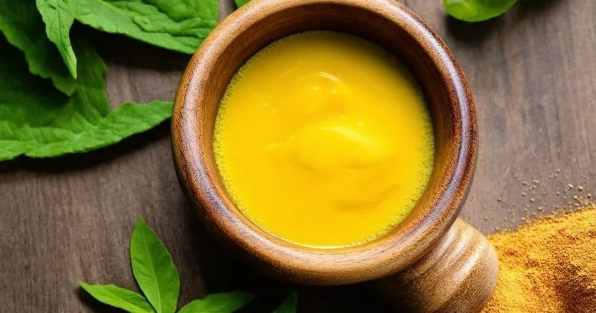 সোনালী দুধ বা হaldi দুধ — আয়ুর্বেদিক ভেষজ