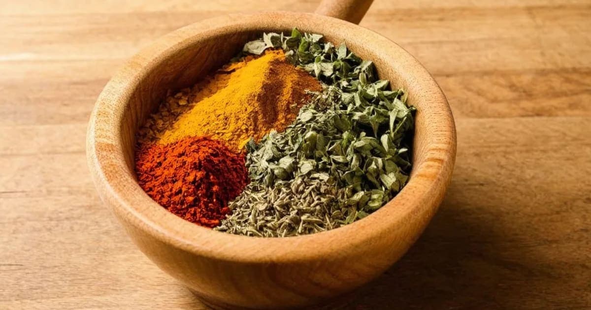 మுகపున దువ్వెనలు మరియు మచ్చలు తొలగించడానికి ఆయుర్వేద ఉపాయాలు మరియు ఇంటి చిట్కాలు — ఆయుర్వేద మూలిక